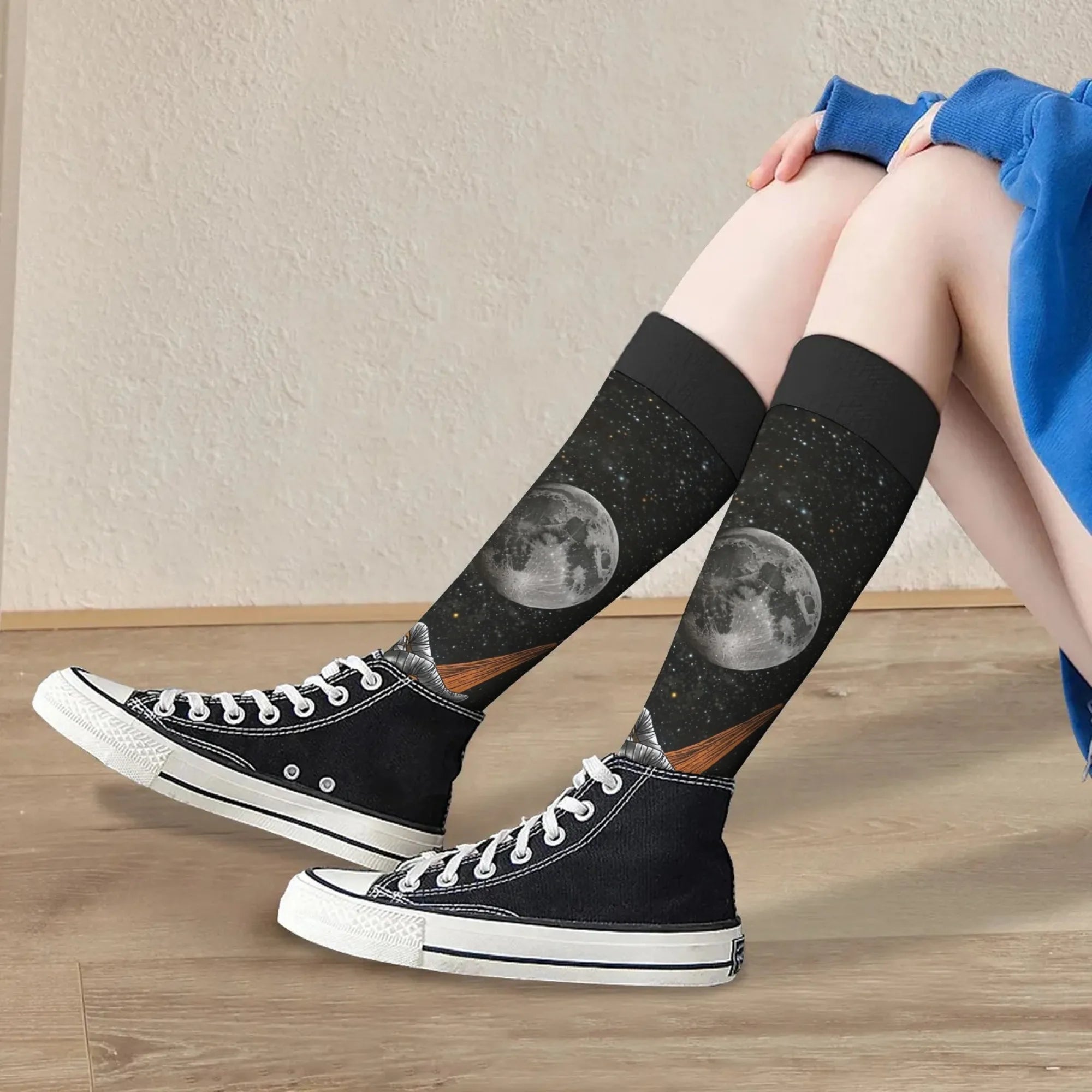 Astronaut fantasy atmosphere socks unisex retro fashion casual stockings soft breathable non-slip running cycling sports socks