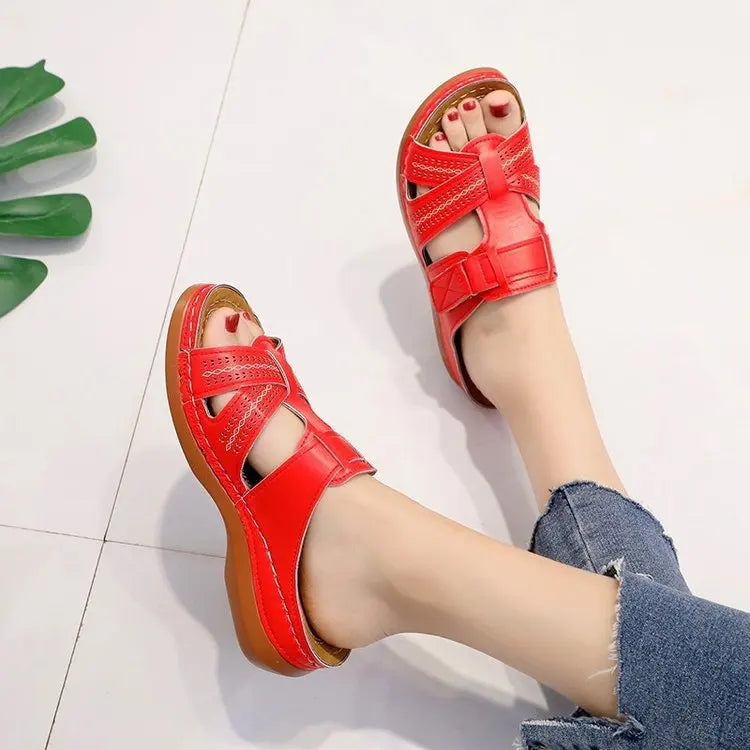 New Design Fashion Ankle Strappy Flat Knee Covers for Women Casual Summer Beach Slippers