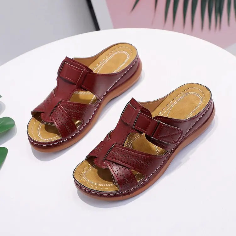 New Design Fashion Ankle Strappy Flat Knee Covers for Women Casual Summer Beach Slippers
