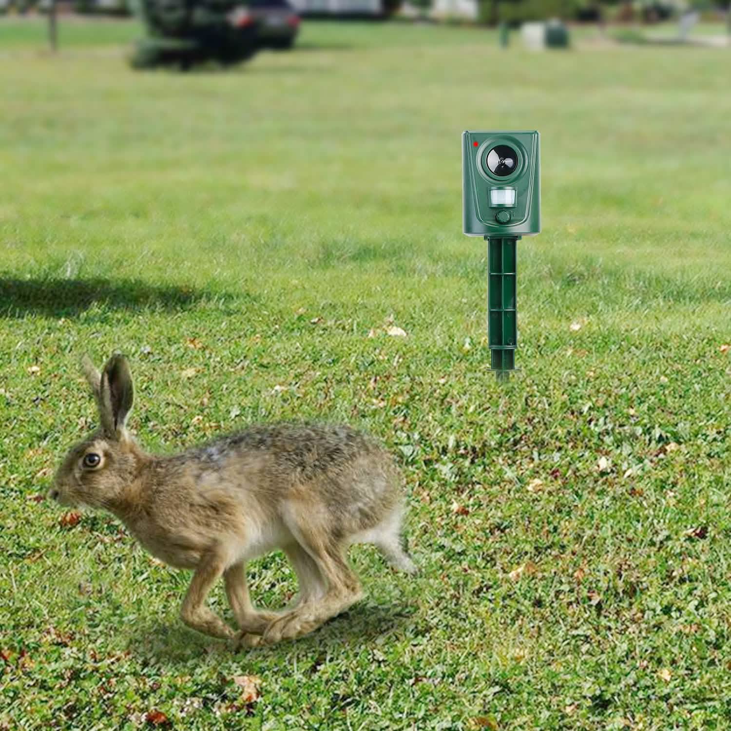 Ultrasonic Animal Repeller IP4 Waterproof Motion Sensor Repellent with Flashing Led Light
